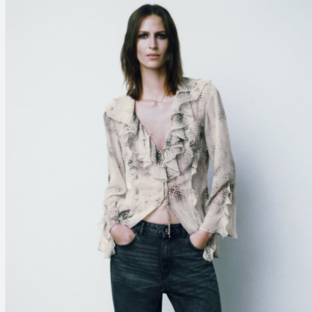 NWT ZARA RUFFLED ANIMAL PRINT RUFFLE BLOUSE XS